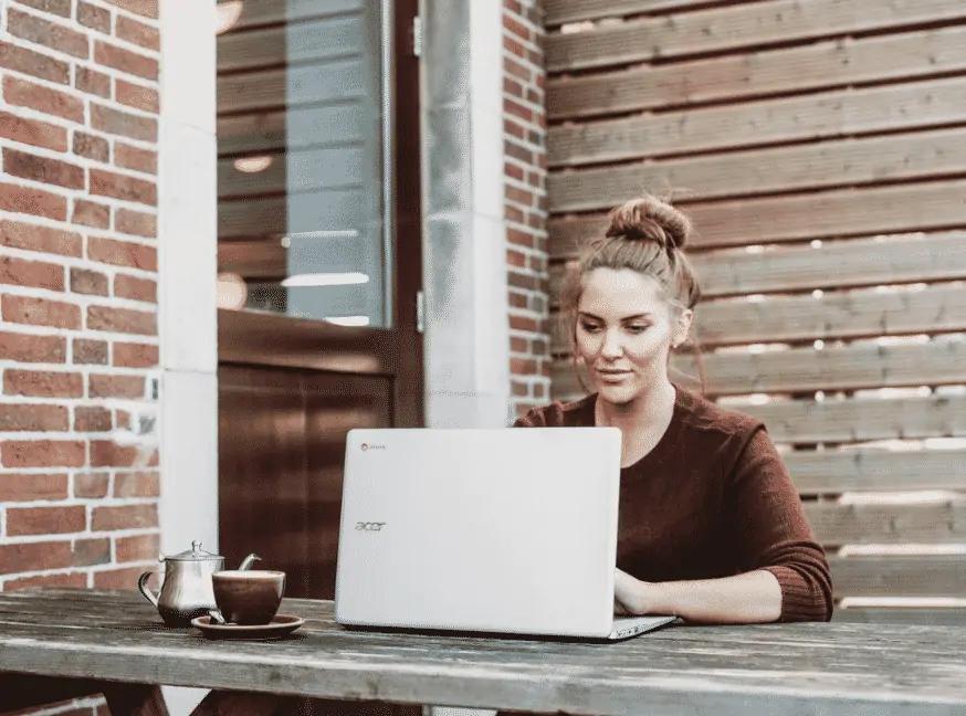 Work From Home Jobs For 18 Year Olds: Virtual Assistant: A Lucrative Work-From-Home Option for 18-Year-Olds